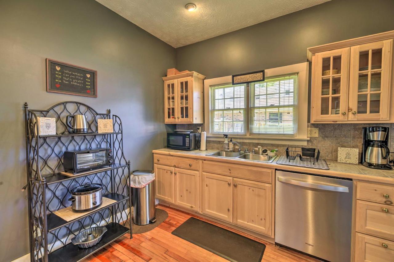 Cozy Damascus Cottage With Porch And Trail Access! Extérieur photo